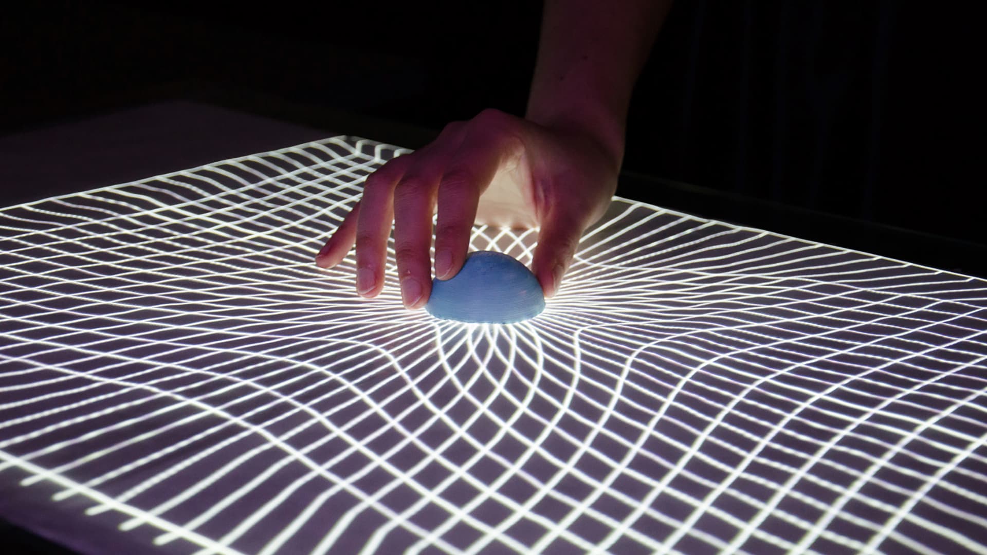 Gravitation of neptune on tangible table